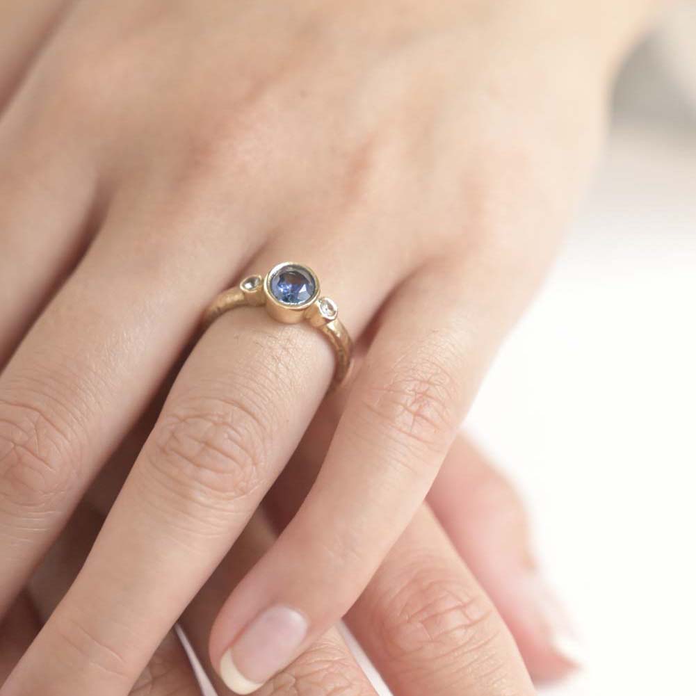 What do you do with your engagement ring on your wedding day hotsell