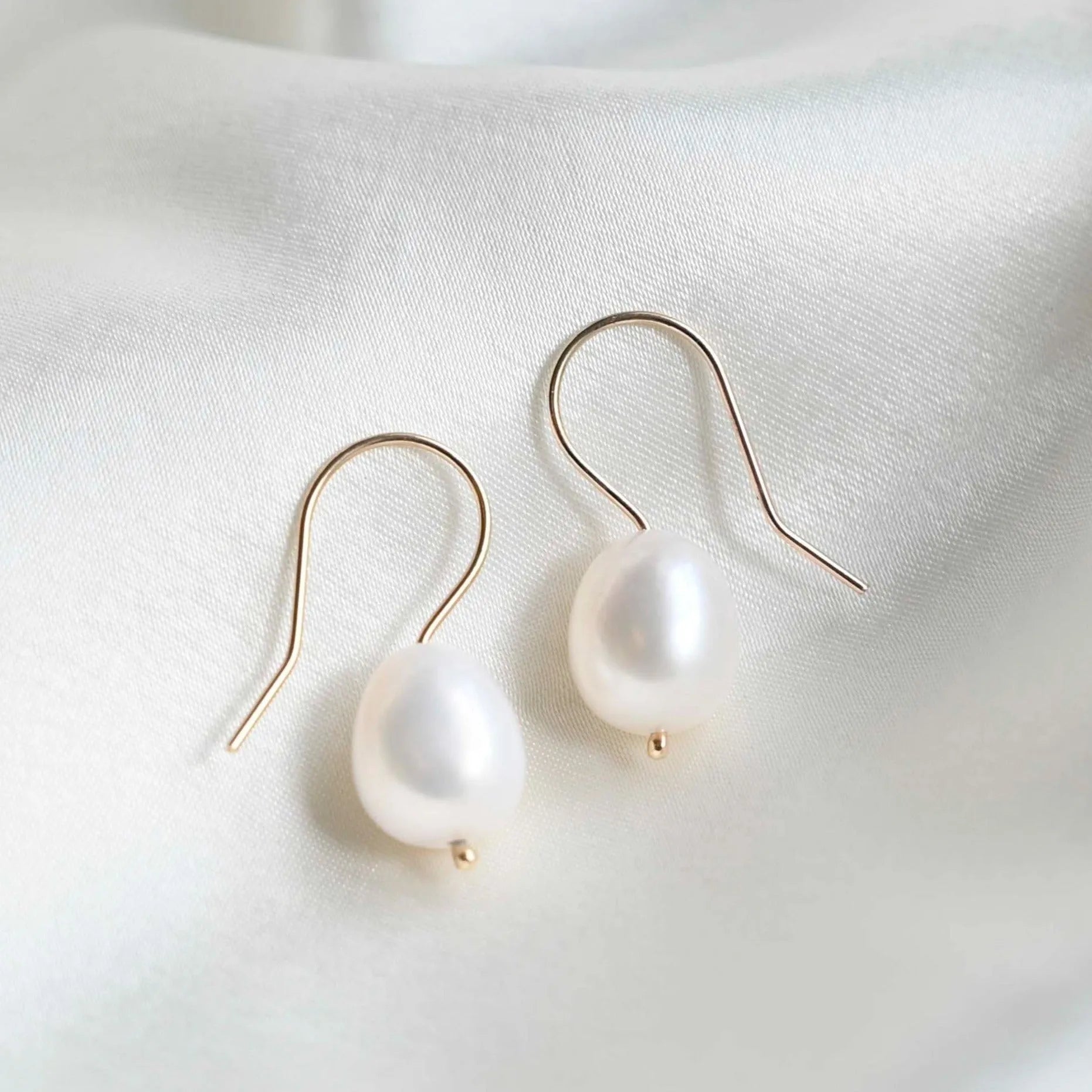 9ct Gold Classic Pearl Hook Earrings