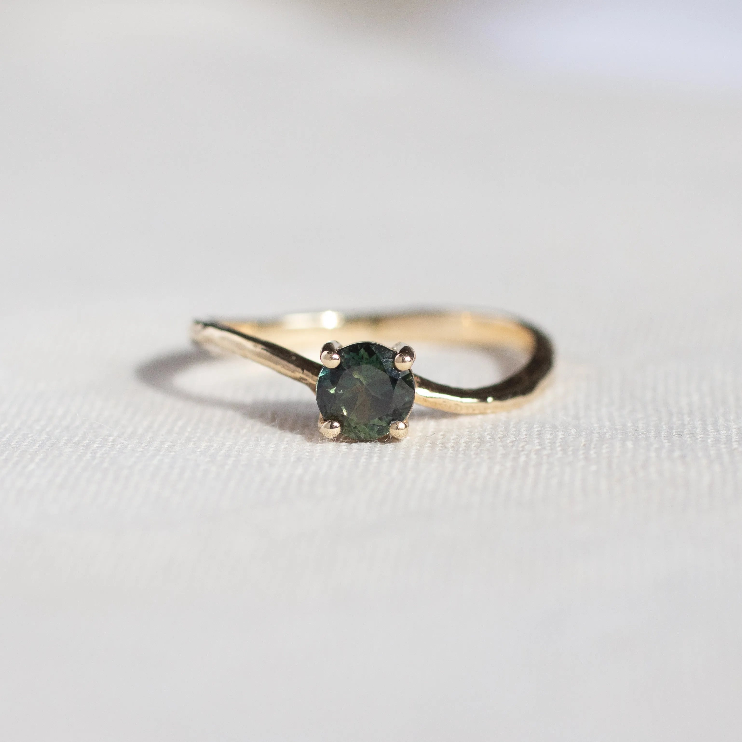 Solitaire Round Green Sapphire Engagement Ring