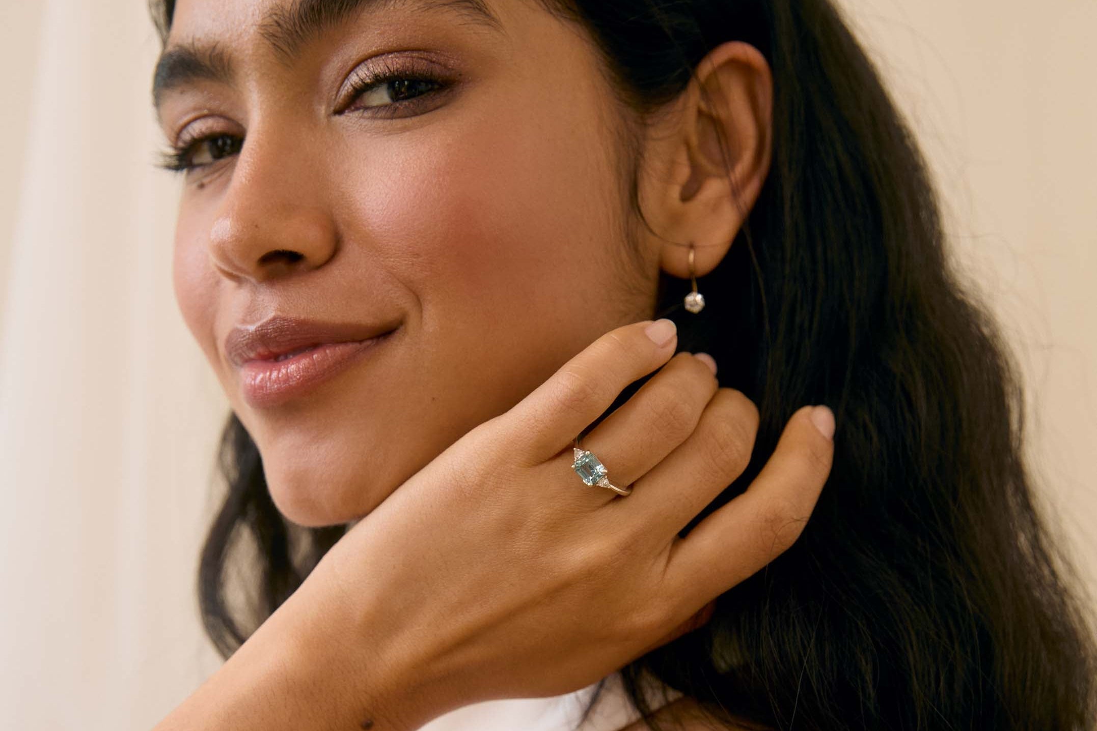 What engagement ring to choose if your partner doesn't like yellow gold