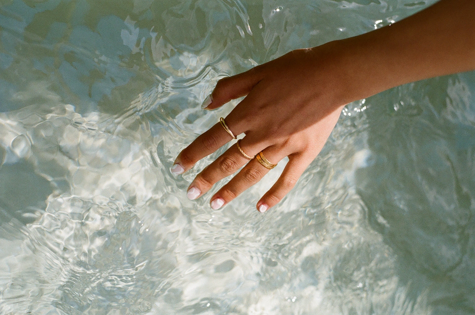 Gold jewellery and water: what you need to know