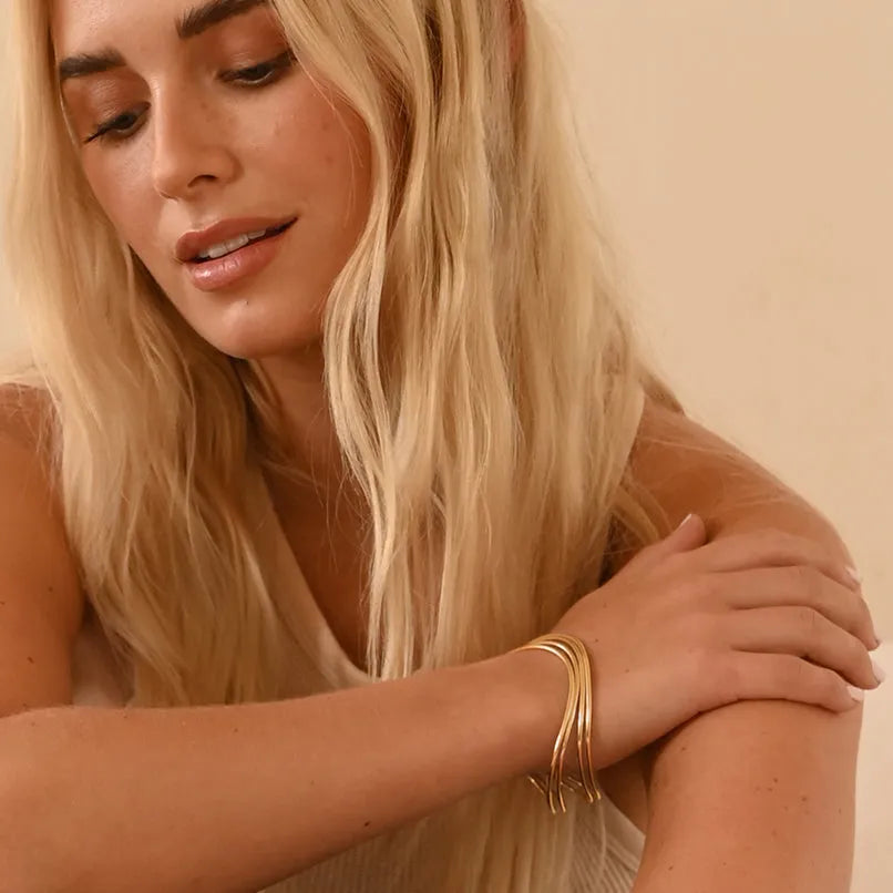 9ct Gold Flow Bangle