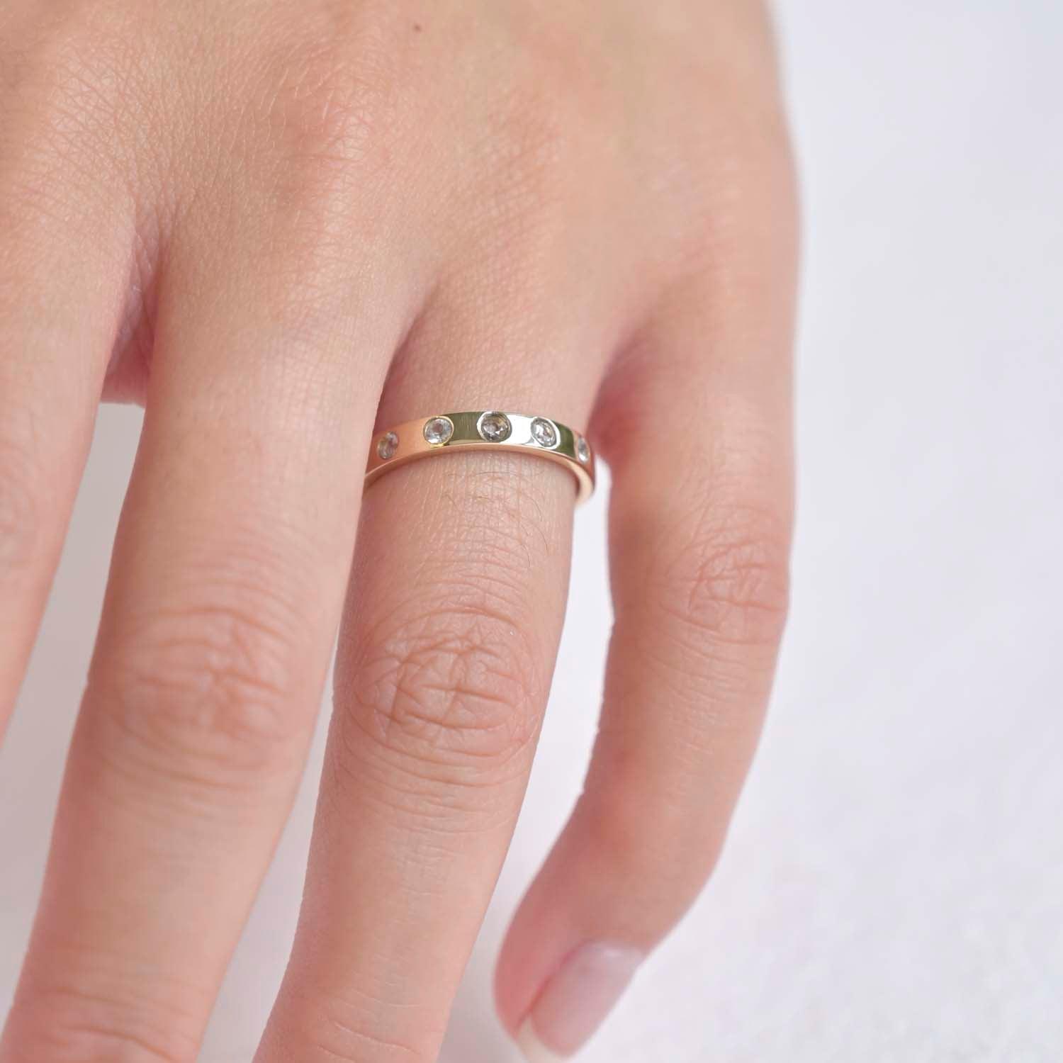 9ct Yellow Gold Light Flat Diamond Wedding Ring