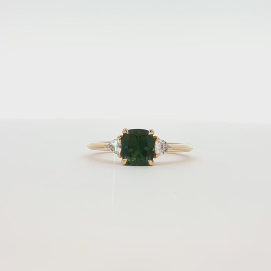 green cushion cut sapphire engagement ring with trilliant diamonds on 18ct yellow gold shank 360 video