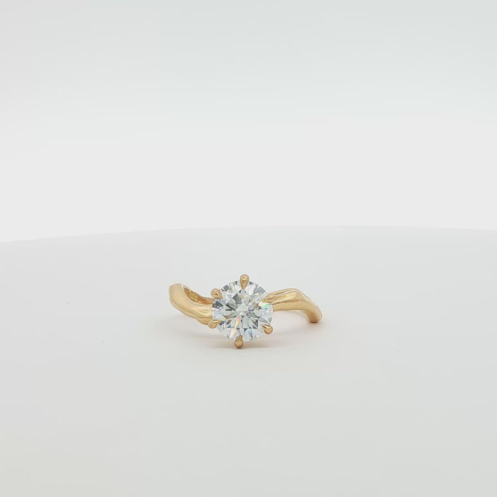 video of curved engagement ring with diamond on a turntable