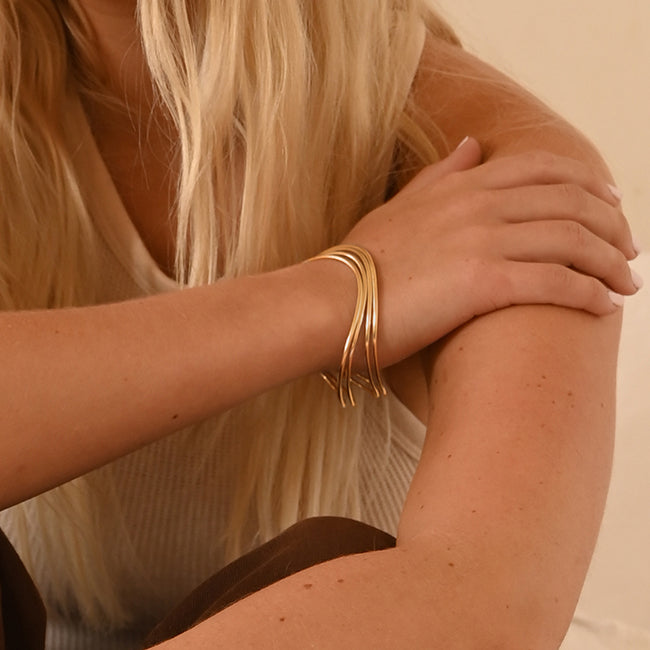 9ct Gold Flow Bangle